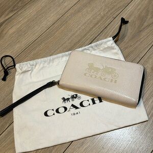 Coach zip Around Wallet with Horse and carriage